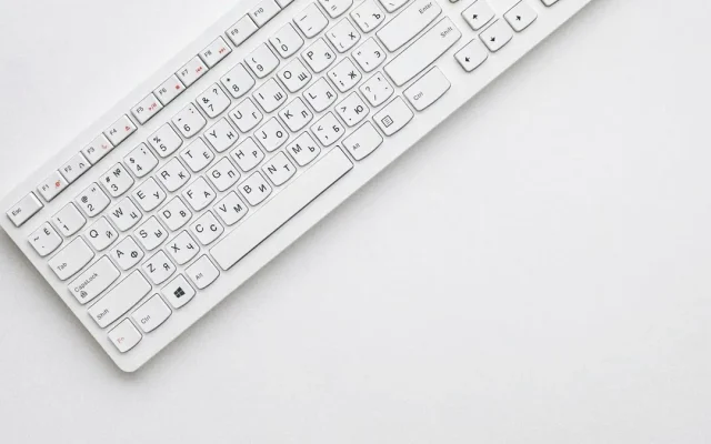 Windows电脑桌面办公场景图
